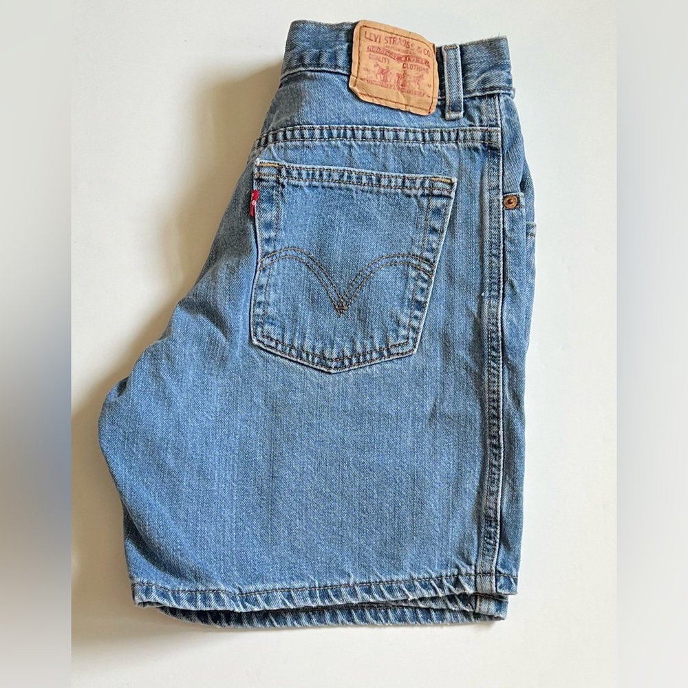 Vintage Levi’s  Long Denim Shorts Size 8